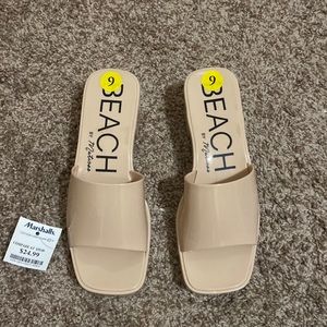 Size 9 shoes, never worn, tag still attached